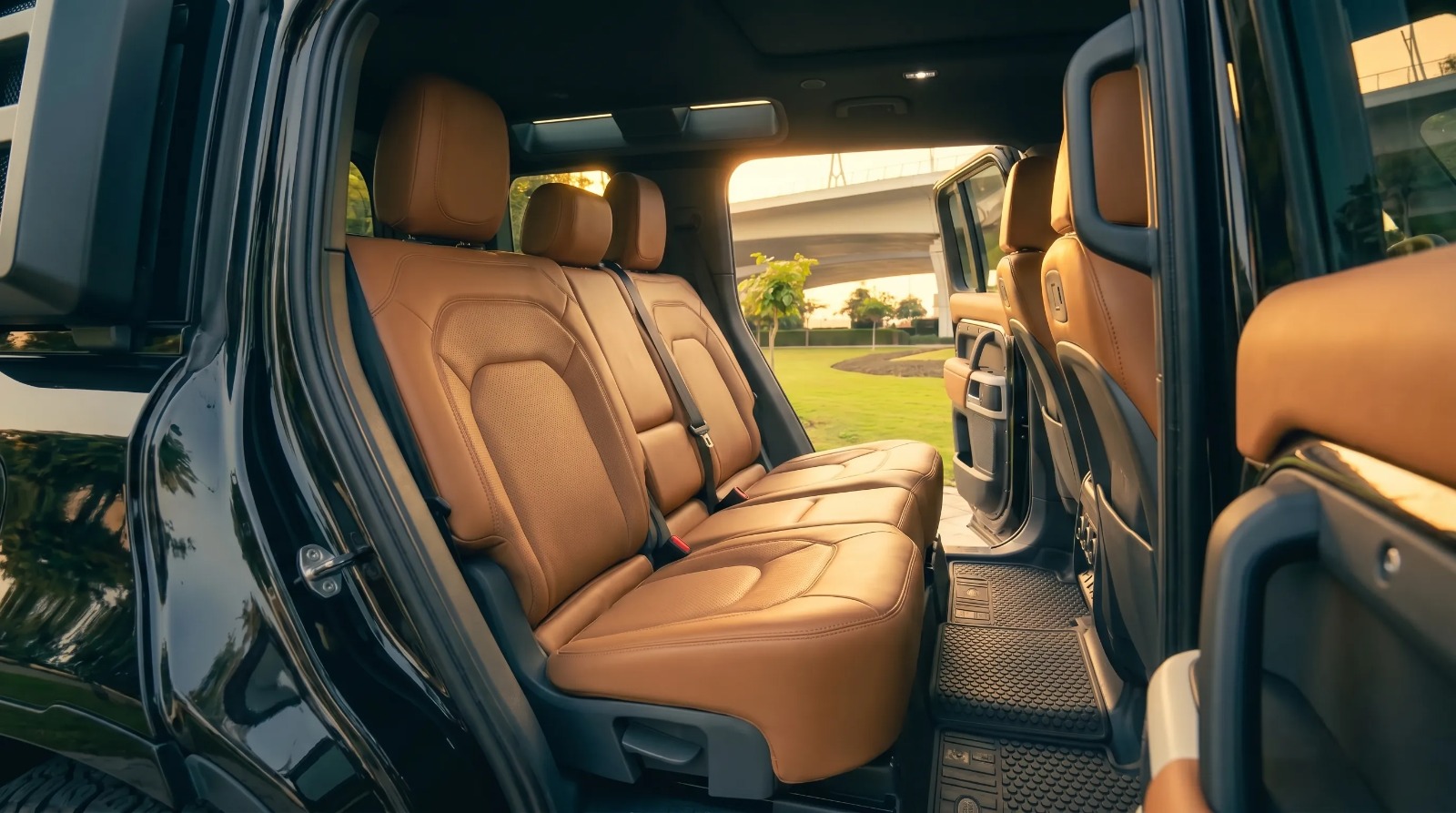 Land Rover Defender — photo 4